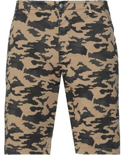 Camouflage AR and J. Shorts & Bermudashorts - Grau