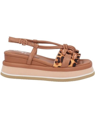 Jeannot Sandals - Brown