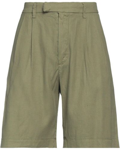 Reign Shorts & Bermuda Shorts - Green