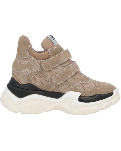 Sneakers hotsell la carrie