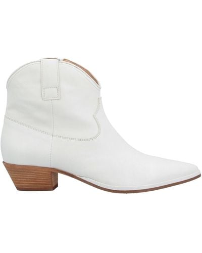 Lemarè Ankle Boots - White