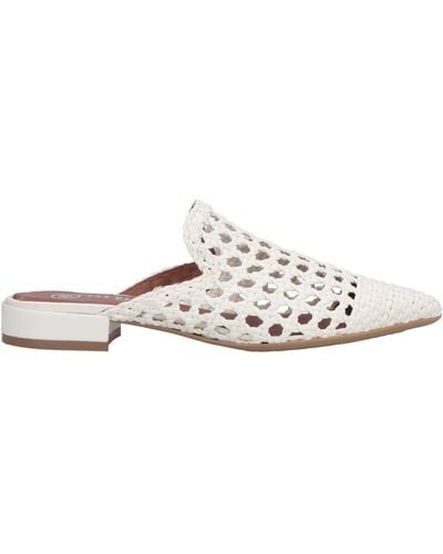 Pas De Rouge Mules & Clogs - White