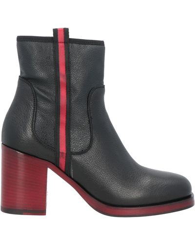 laura bellariva black boots