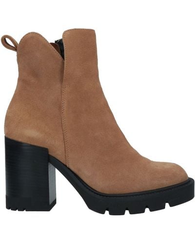 Janet & Janet Ankle Boots - Natural