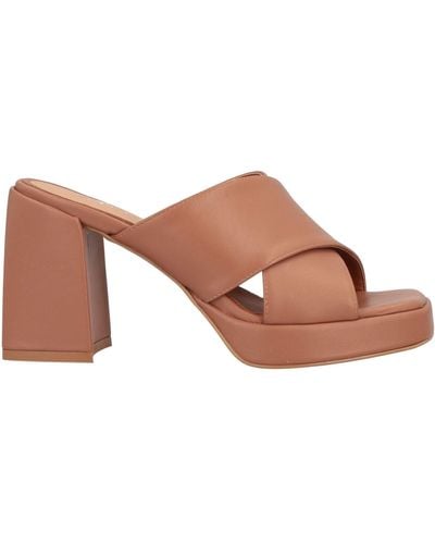 Stele Sandals - Brown