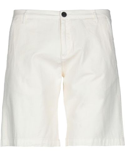 Refrigue Shorts & Bermuda Shorts - White