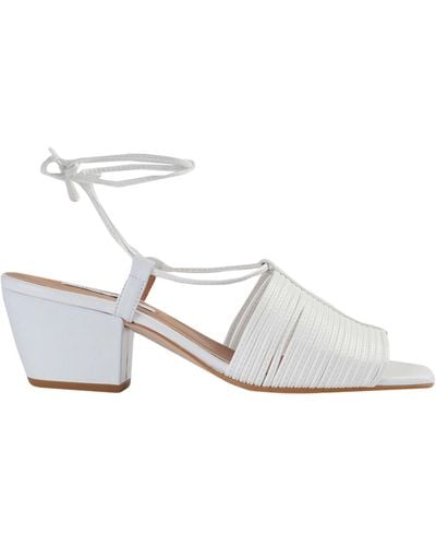 About Arianne Sandals - White