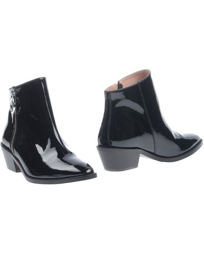 Boutique Moschino Ankle Boots - Black