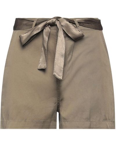 Guess Shorts & Bermuda Shorts - Natural