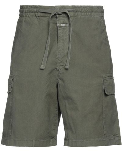 Closed Shorts & Bermuda Shorts - Green