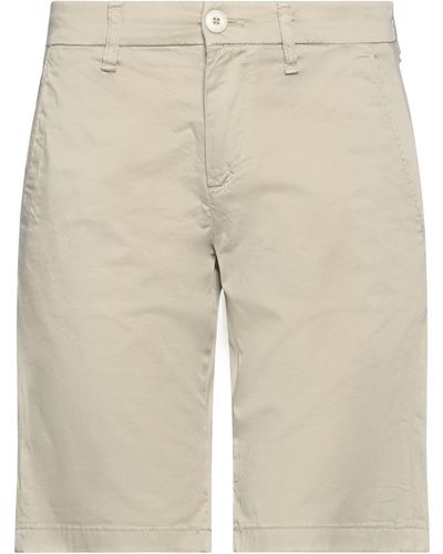 Guess Shorts & Bermuda Shorts - Natural