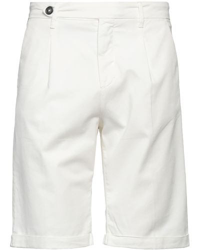 Alpha Studio Shorts & Bermuda Shorts - White