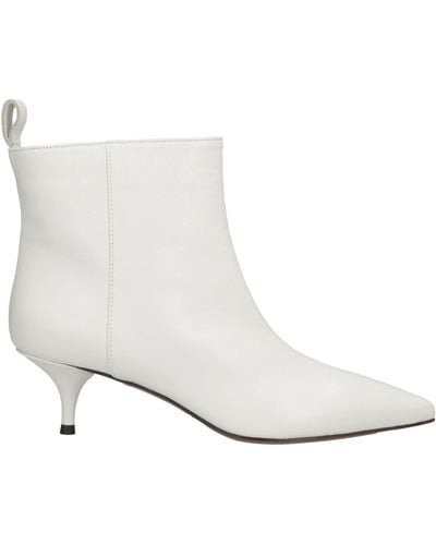 L'Autre Chose Ankle Boots - White