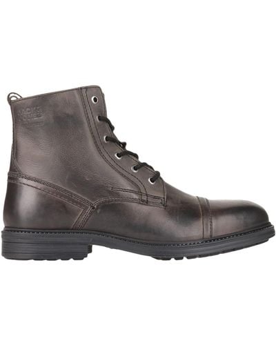 Botas negras de piel de marca Jack&Jones. Moda para ellos en Colet