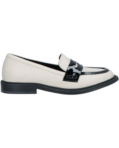 NCUB Loafers - White