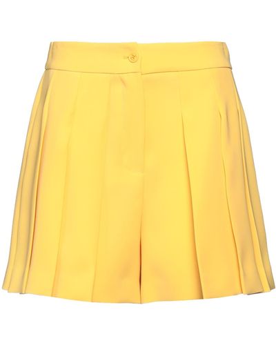 Boutique Moschino Shorts & Bermuda Shorts - Yellow