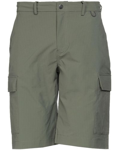 OUTHERE Shorts & Bermuda Shorts - Green