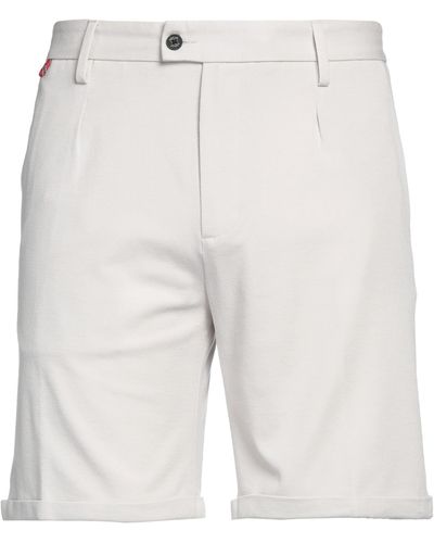 AT.P.CO Shorts & Bermudashorts - Grau