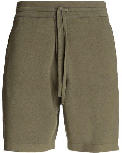Closed Shorts & Bermuda Shorts - Green