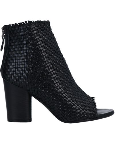 Zoe Ankle Boots - Black