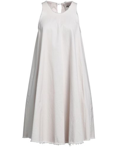 AVN Midi Dress - White