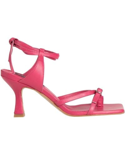 GISÉL MOIRÉ Thong Sandal - Pink