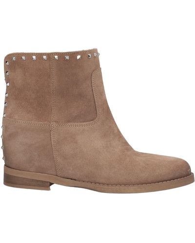 GAIA SHOES Ankle Boots - Brown