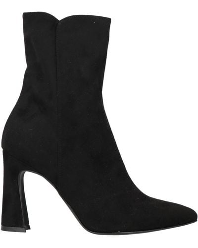 Nila & Nila Ankle Boots - Black