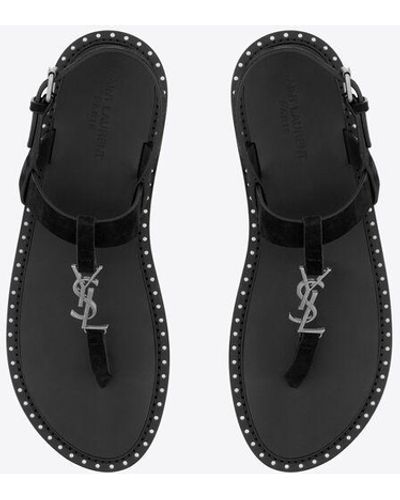 Saint Laurent Flache cassandre sandalen aus veloursleder mit silberfarbenem monogramm schwarz