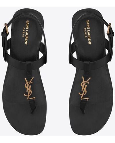 Saint Laurent Flache cassandre sandalen aus glattleder mit goldfarbenem logo schwarz