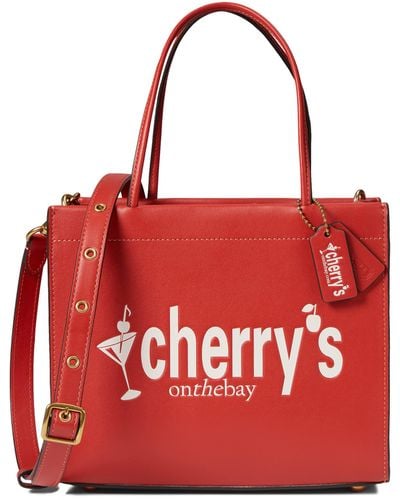COACH Cashin Carry 22 With Fire Island Graphics - Red