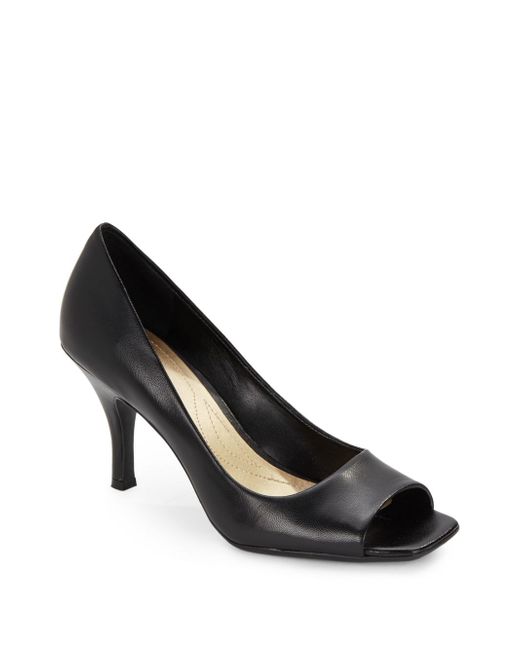 Tahari dented Dottie Pumps