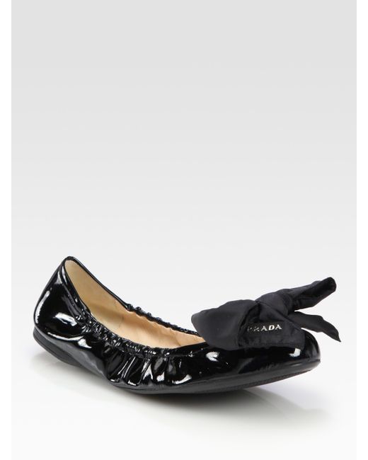 Prada Patent Leather Bow Ballet Flats in Black | Lyst