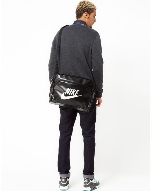 verbo distorsionar Intercambiar Nike Heritage Messenger Bag in Black for Men | Lyst