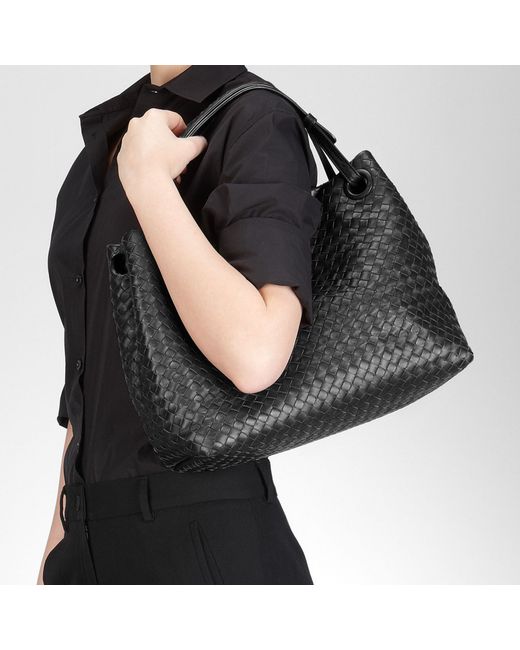 Bottega veneta Medium Shoulder Bag In Nero Intrecciato Nappa in Black ...