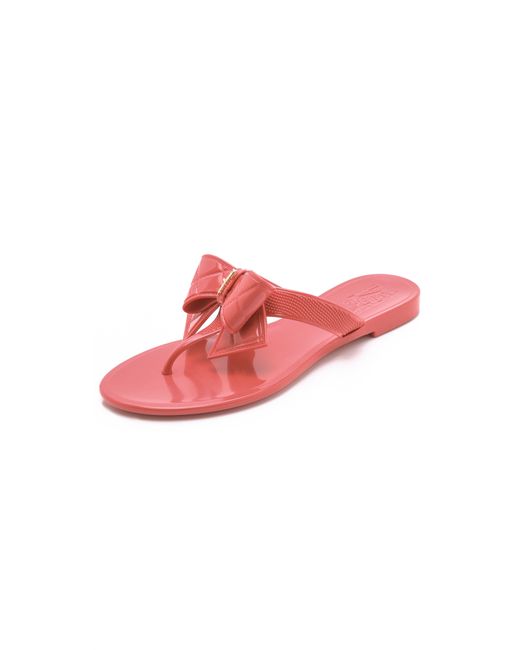 Ferragamo Bali Jelly Thong Sandals with Quilted Bow in Pink | Lyst