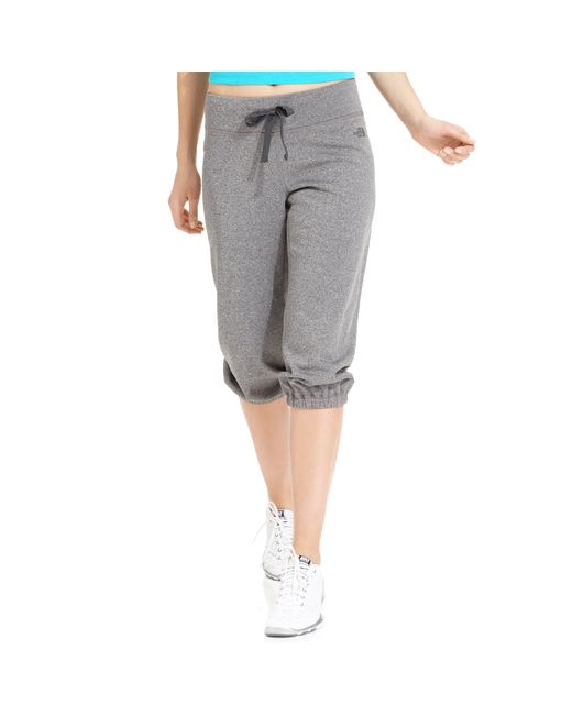 The North Face Faveourite Fleece Capri Sweatpants in Heather Grey (Gray ...