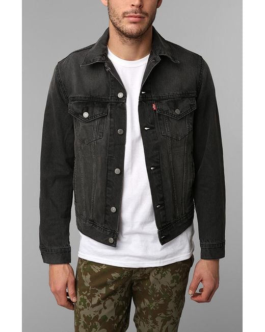 Urban Outfitters Levis Washed Black Denim Trucker Jacket in Blue for Men |  Lyst Canada