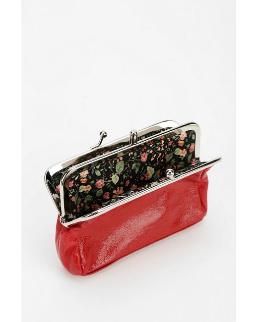 Wallet with kiss lock outlet