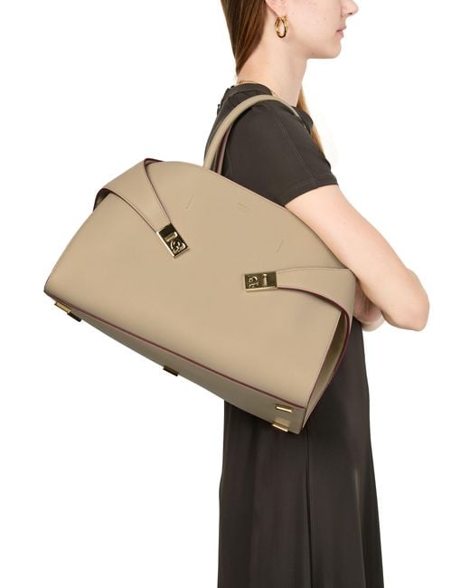Ferragamo Metallic Handtasche Hug