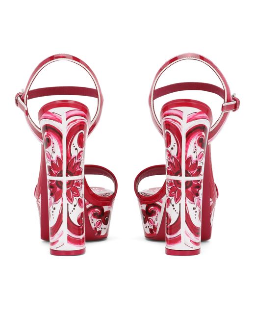 Dolce & Gabbana Red Plateausandalen Ava aus bedrucktem Lackleder