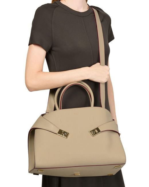 Ferragamo Metallic Handtasche Hug
