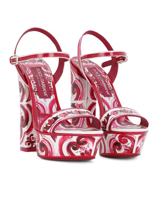 Dolce & Gabbana Red Plateausandalen Ava aus bedrucktem Lackleder