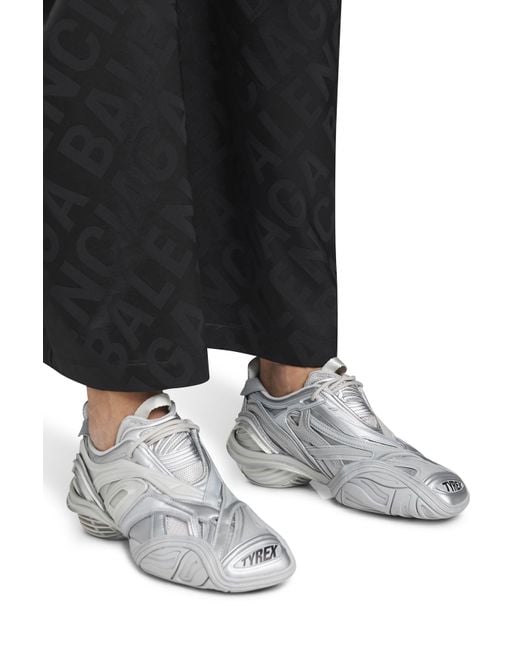 الباذنجان دكتاتور المثل balenciaga 