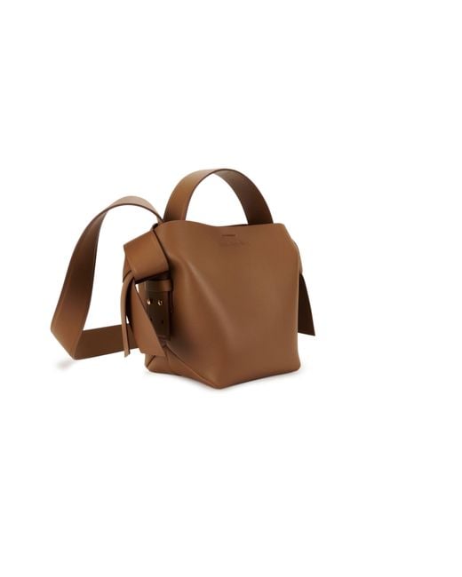 Mini Sac Musubi Acne en coloris Brown