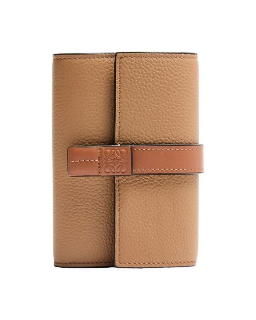 Petit Portefeuille Vertical En Cuir De Veau Grainé Souple Loewe en coloris Natural