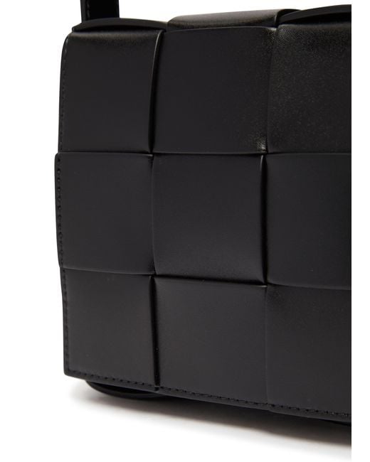 Bottega Veneta Tasche Cassette mittlere Größe in Black für Herren