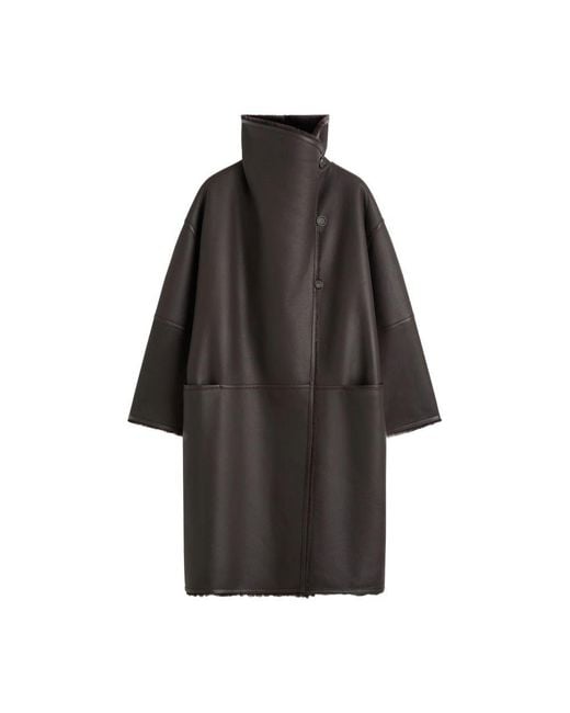 Manteau Portefeuille En Peau Lainée Totême  en coloris Black