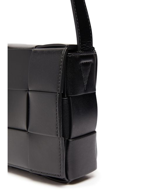 Bottega Veneta Tasche Cassette mittlere Größe in Black für Herren