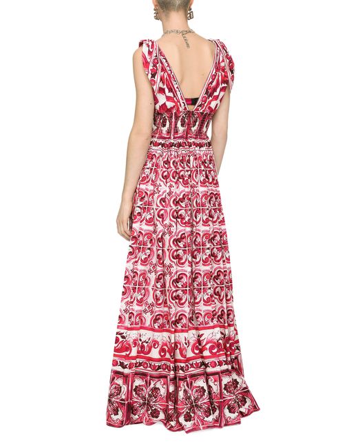 Robe longue en popeline à imprimé majoliques Dolce & Gabbana en coloris Red